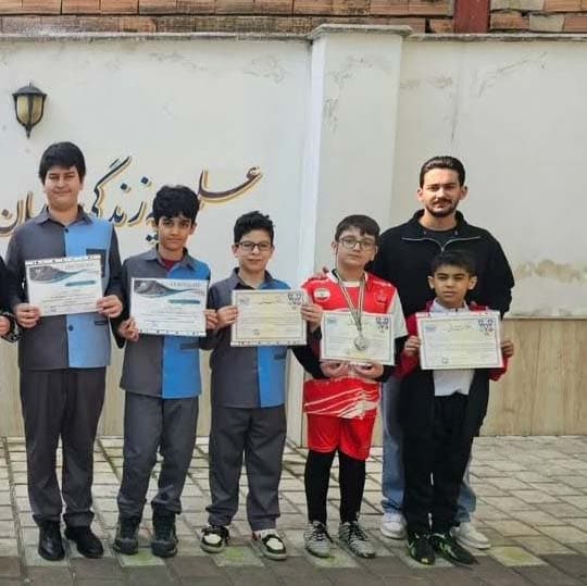 قهرمانی دانش آموزان شناگر دبستان تربیت 2